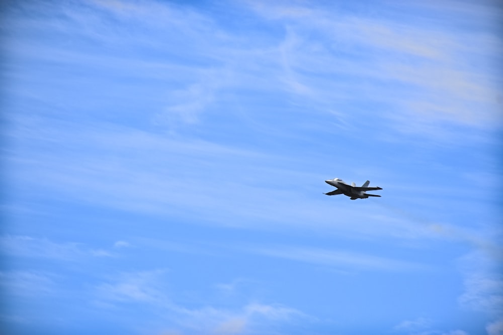 white air liner photograph