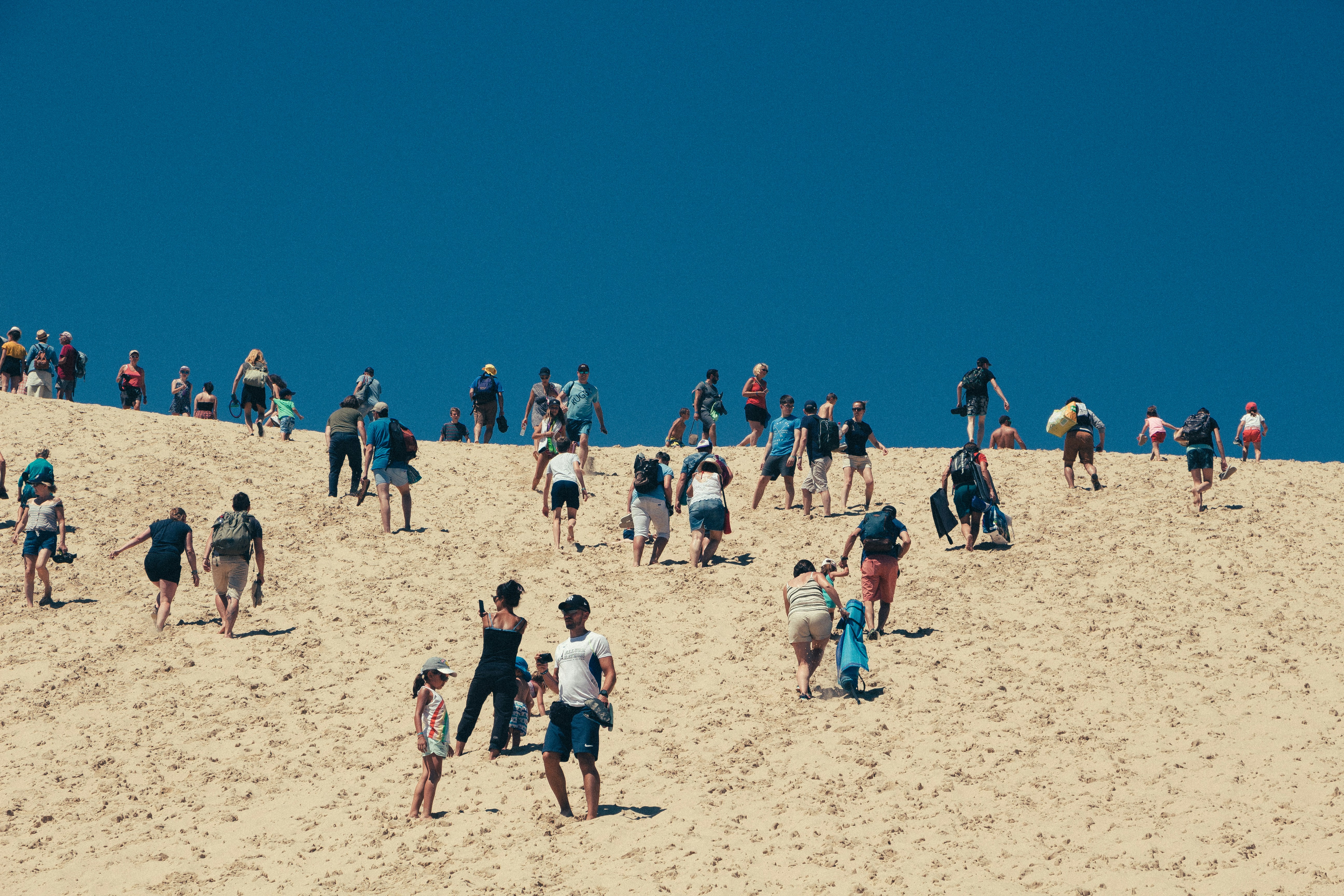Group of people on white sand photo – Free Dune du pilat Image on Unsplash