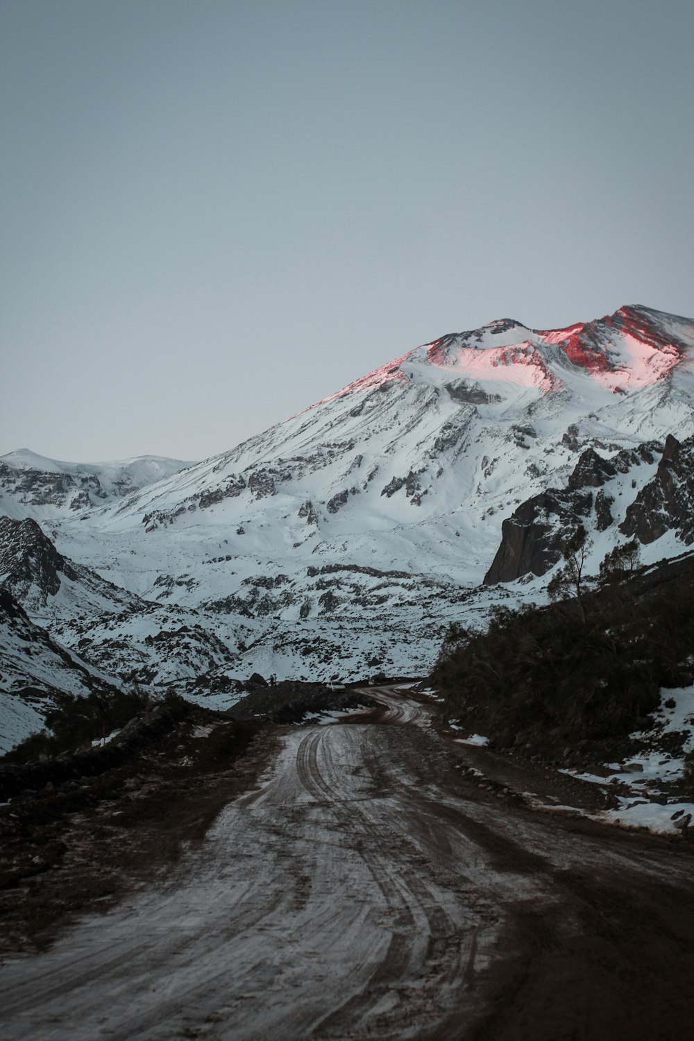 white snow mountain