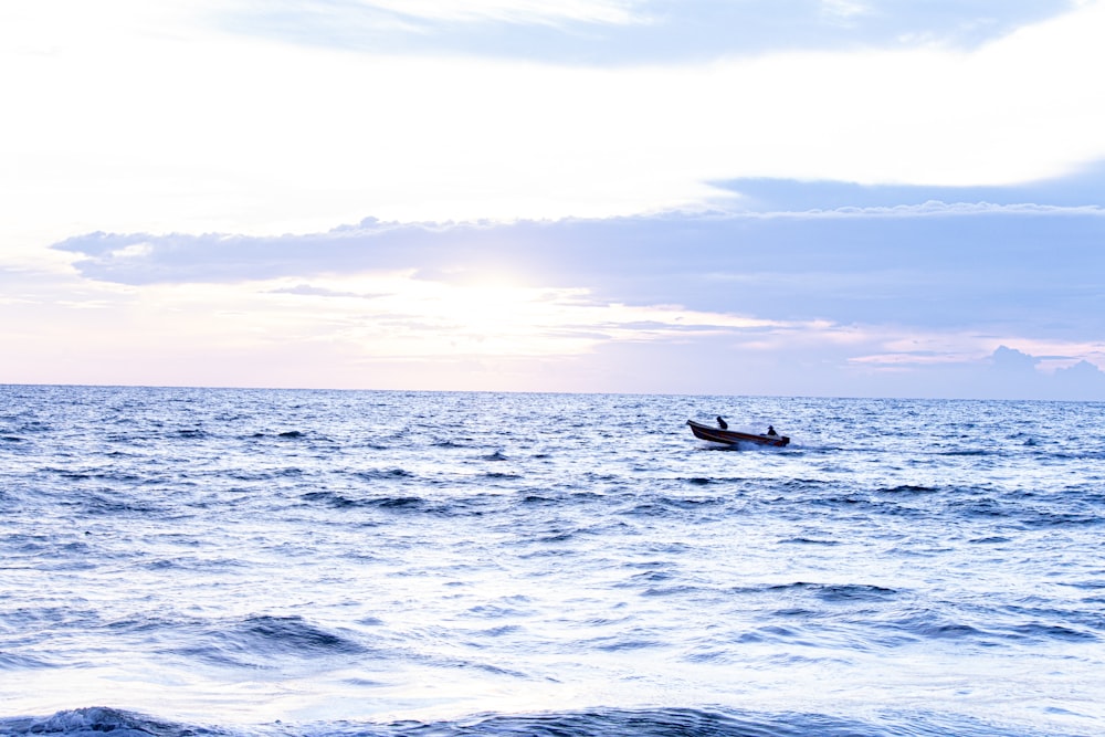 sailing boat during daytime