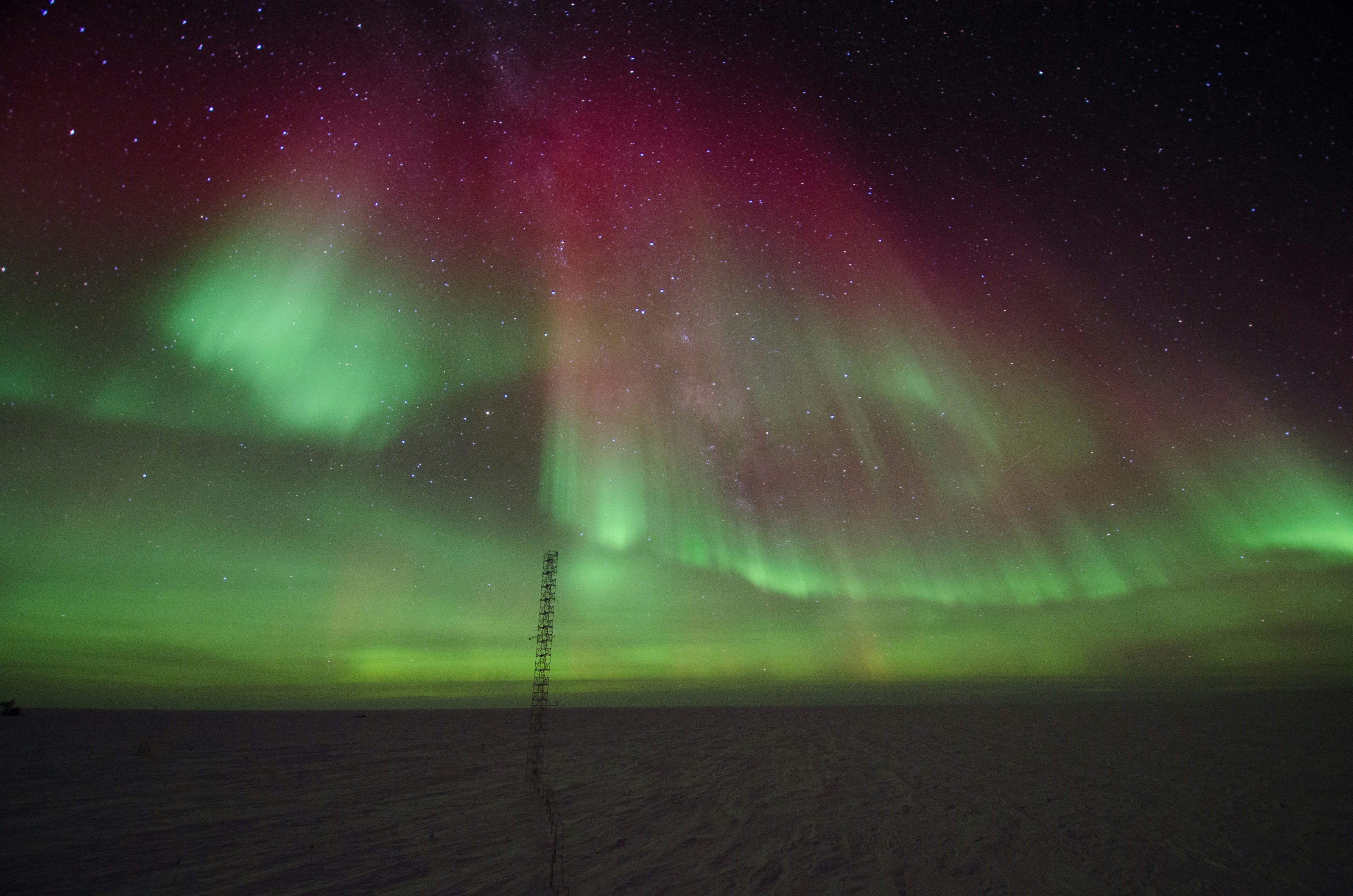 Aurora australis over the meteorological tower of the Atmospheric Research Observatory.