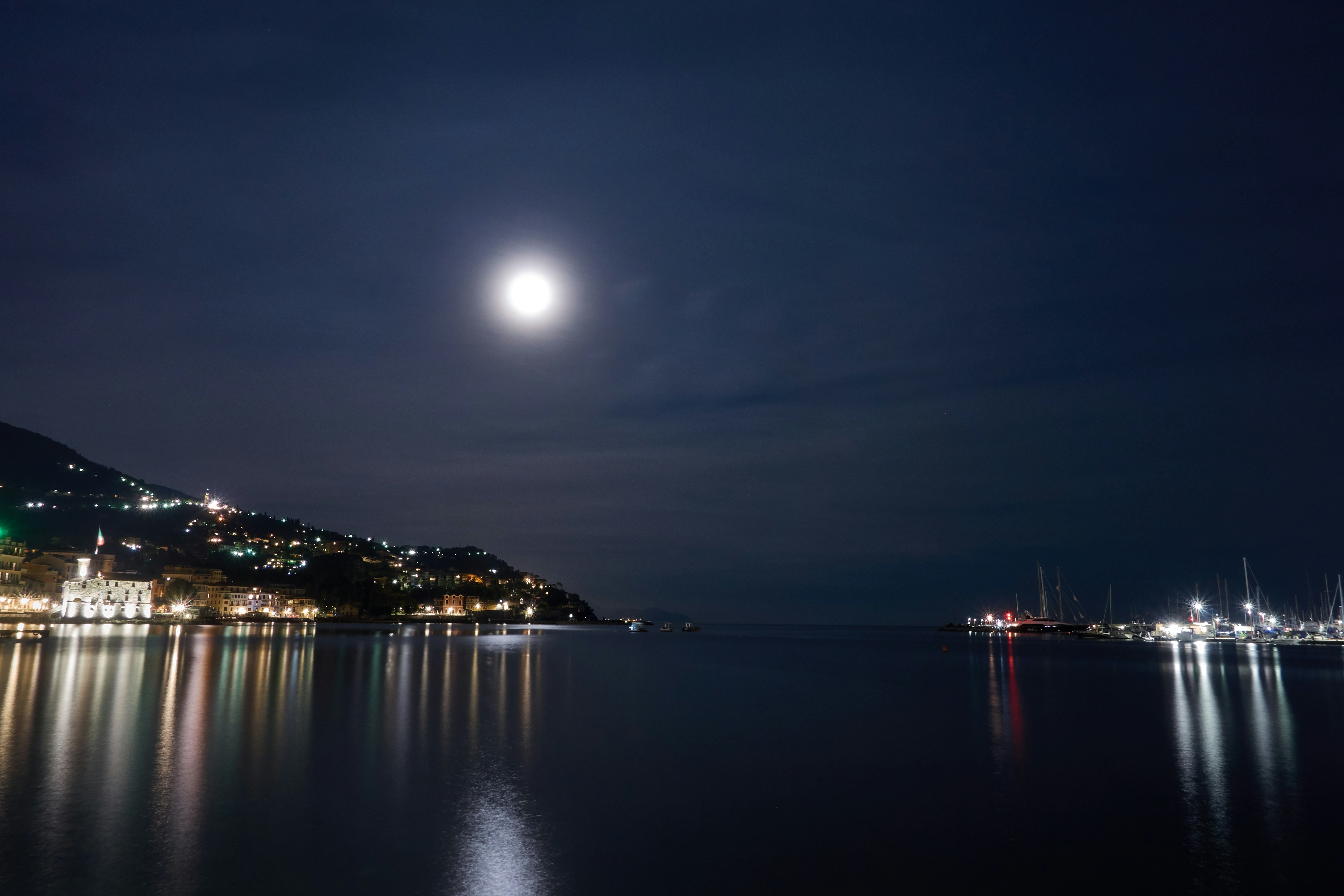 Full Moon Ocean Pictures Download Free Images On Unsplash