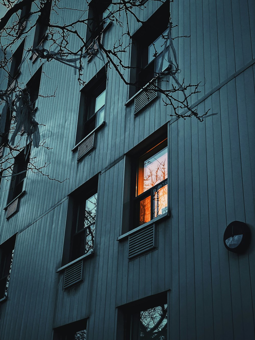 close-up photography of building