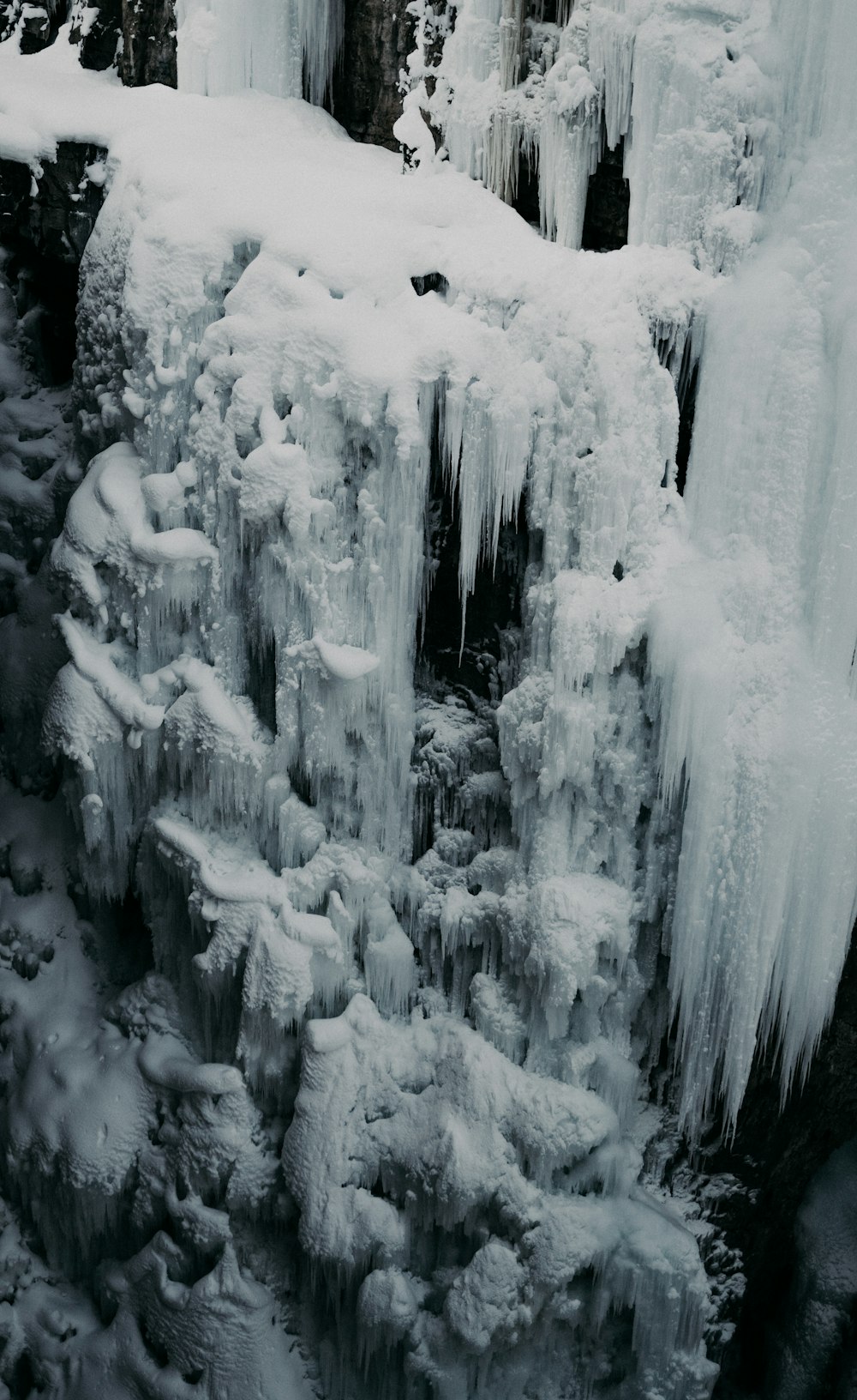 icicles during daytime