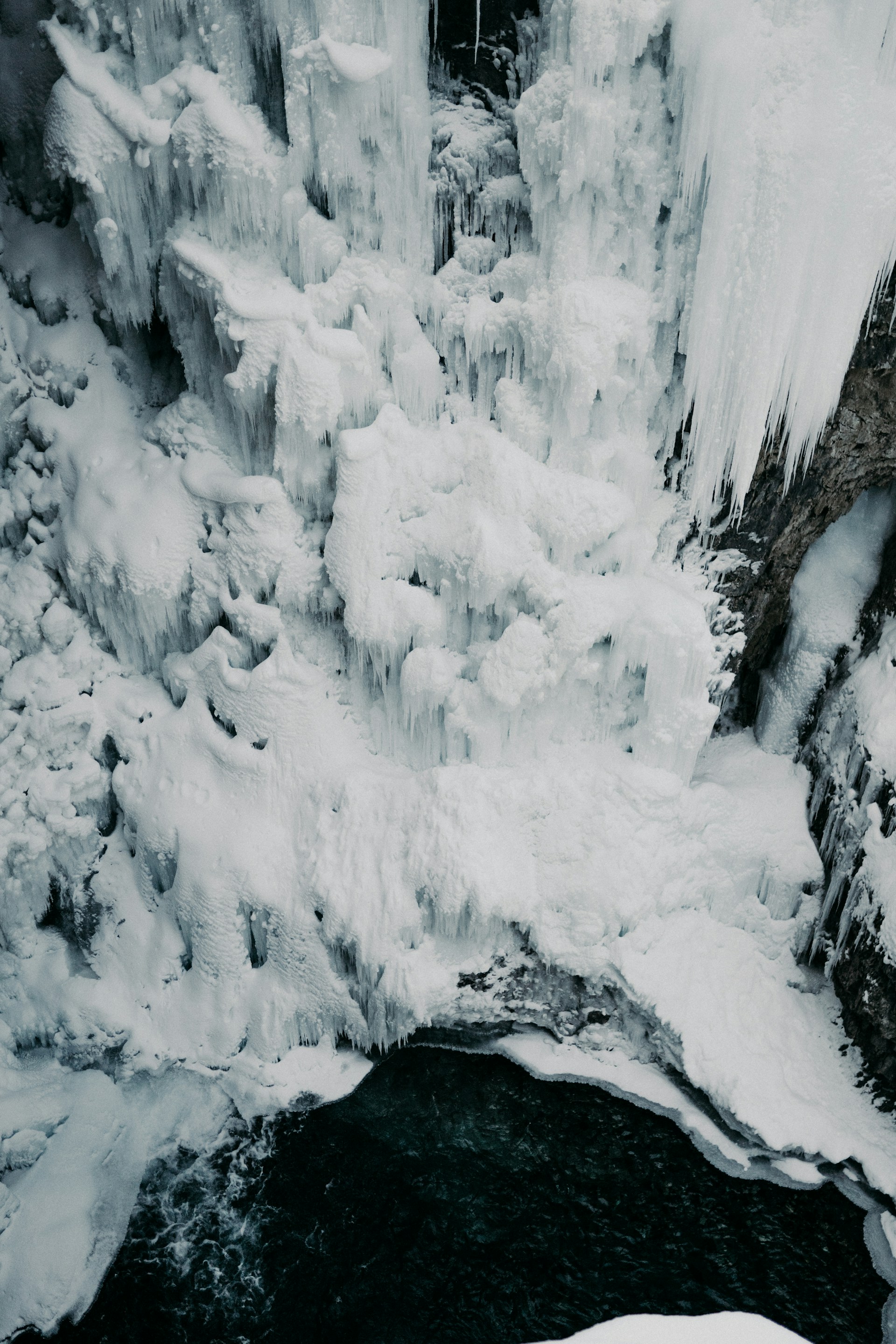icicles during daytime