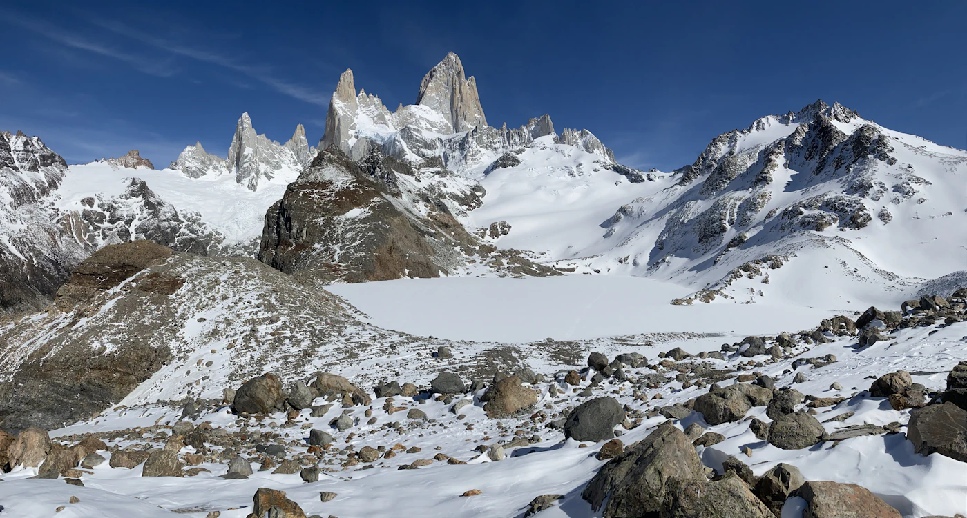 Die Granitspitzen des Fitz Roy über der Laguna de los Tres bei El Chaltén