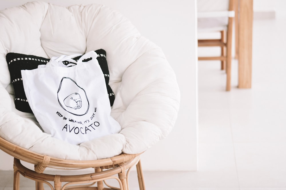 white papasan chair