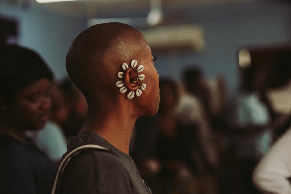 a woman with a hair clip in her hair