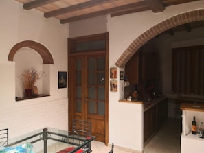 Cozy rustic wooden dining table with sleek futuristic metal chairs in a bright northern Mexico home.