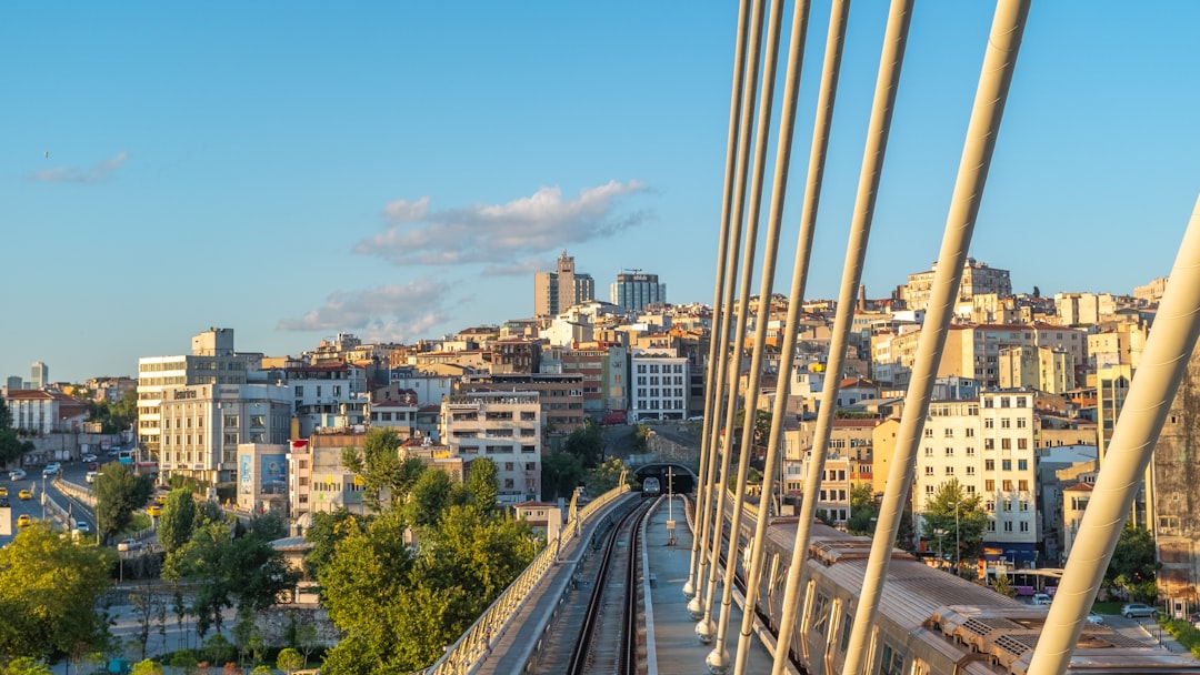 city photograph during daytime