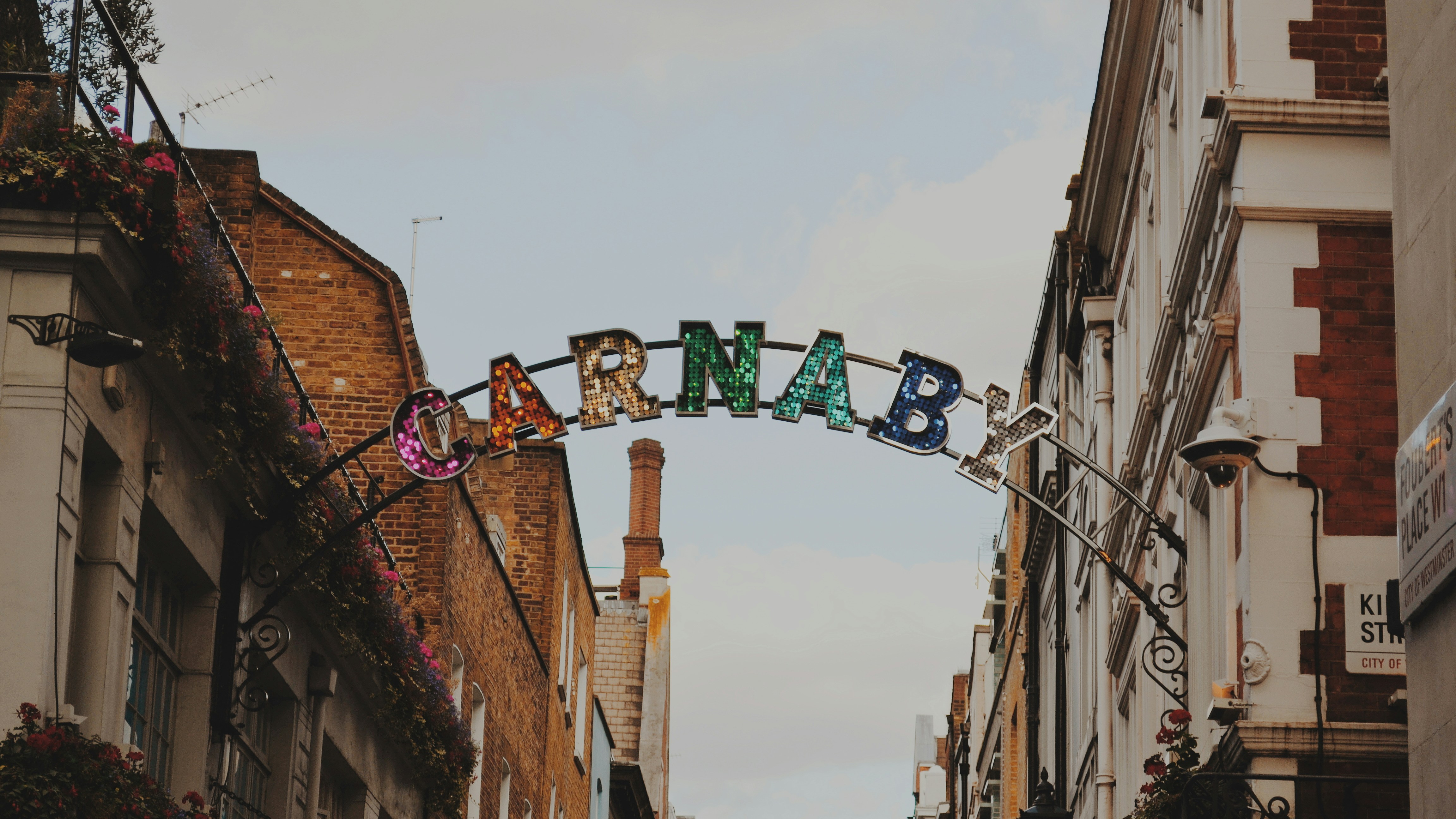 Papan nama Carnaby