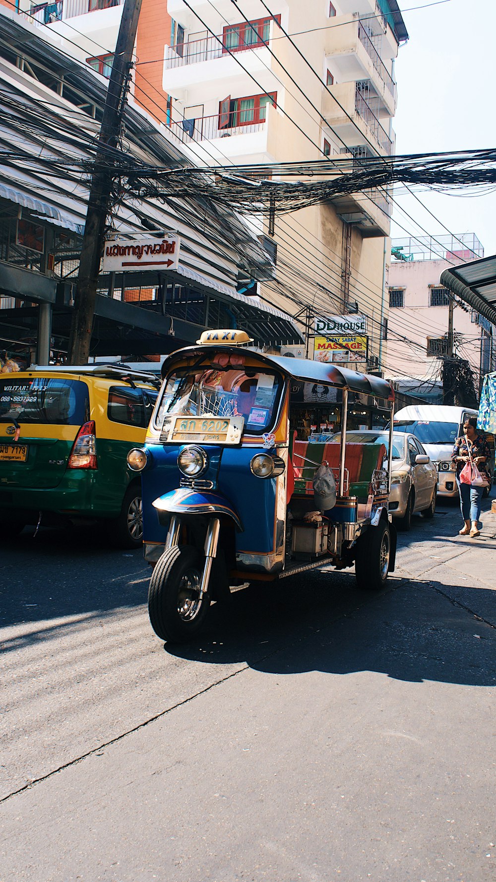 Auto-rickshaw en carretera