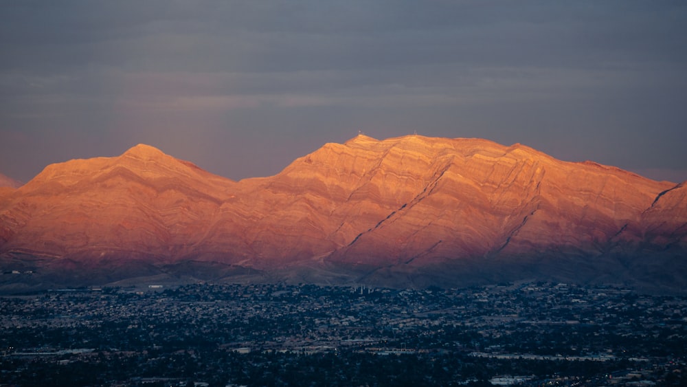 montagnes pendant la journée