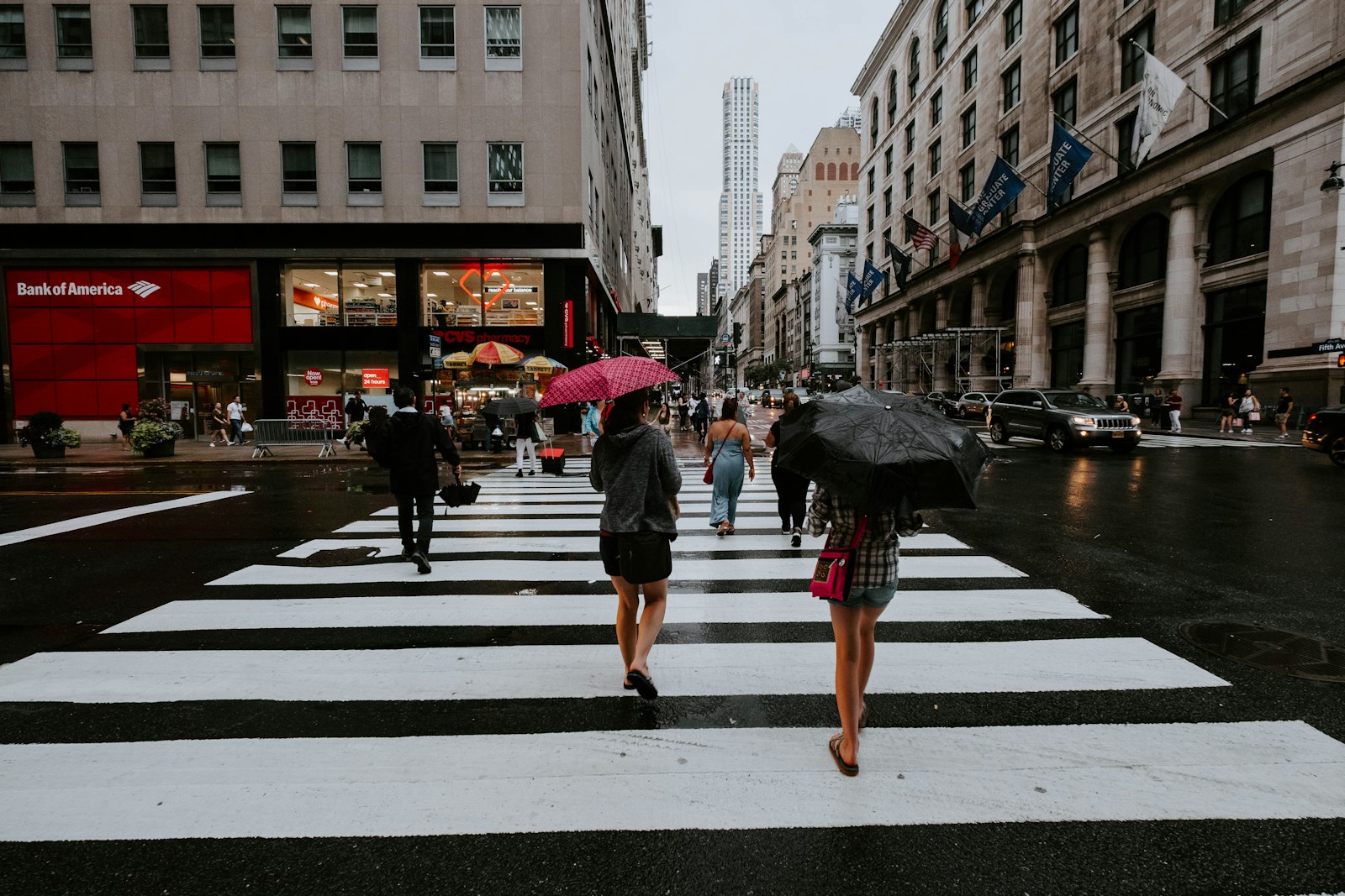 Fujifilm X-Pro2 + Fujifilm XF 10-24mm F4 R OIS sample photo. People crossing on pedestrian photography