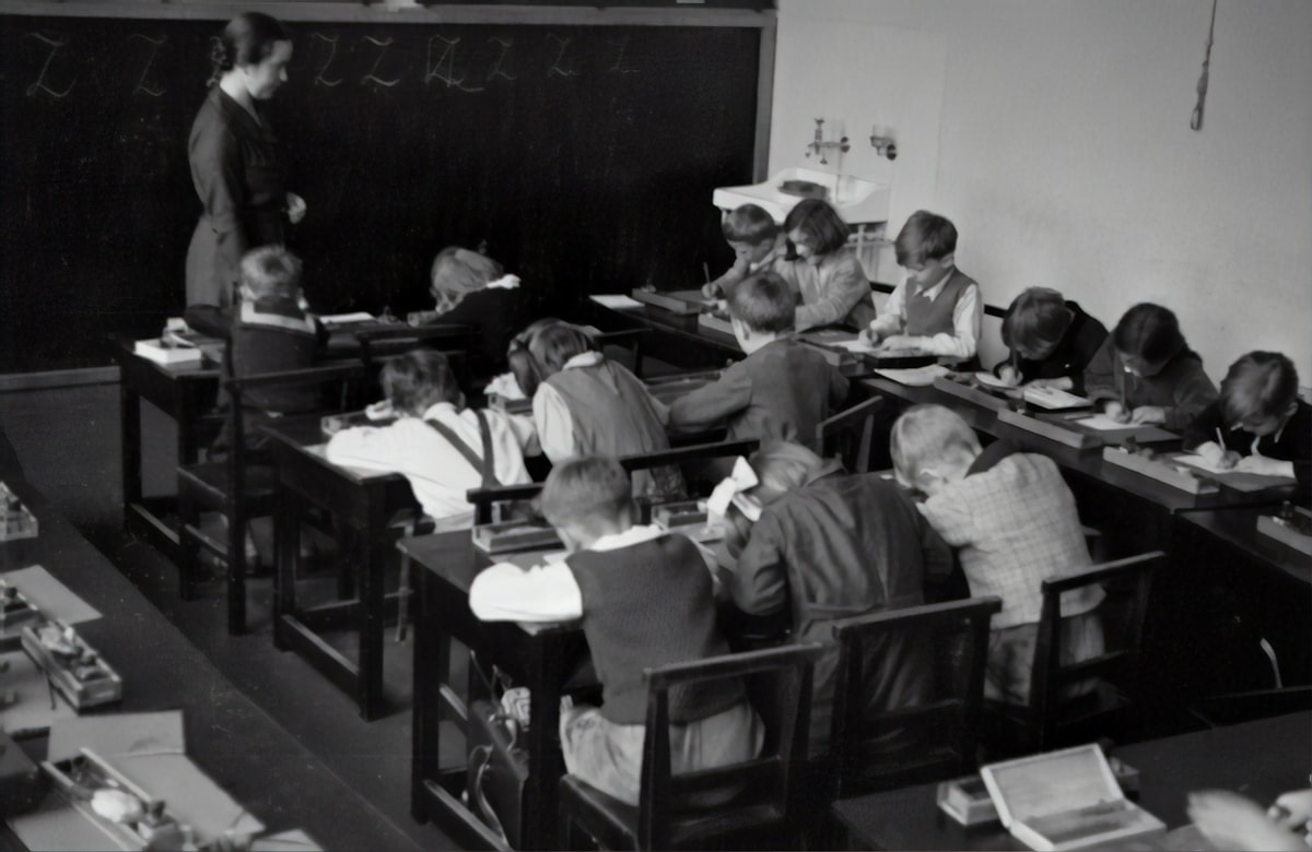 Teacher at a chalkboard delivering a lesson created with AI tools for substitute teachers