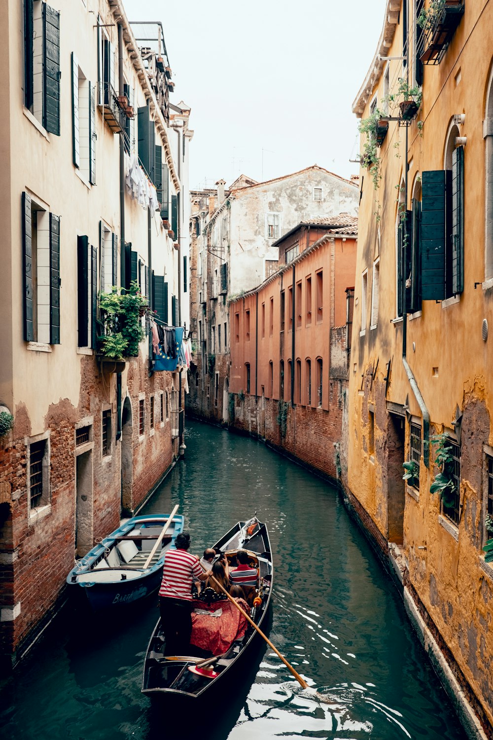 black boat passing on Grand Canal during daytime