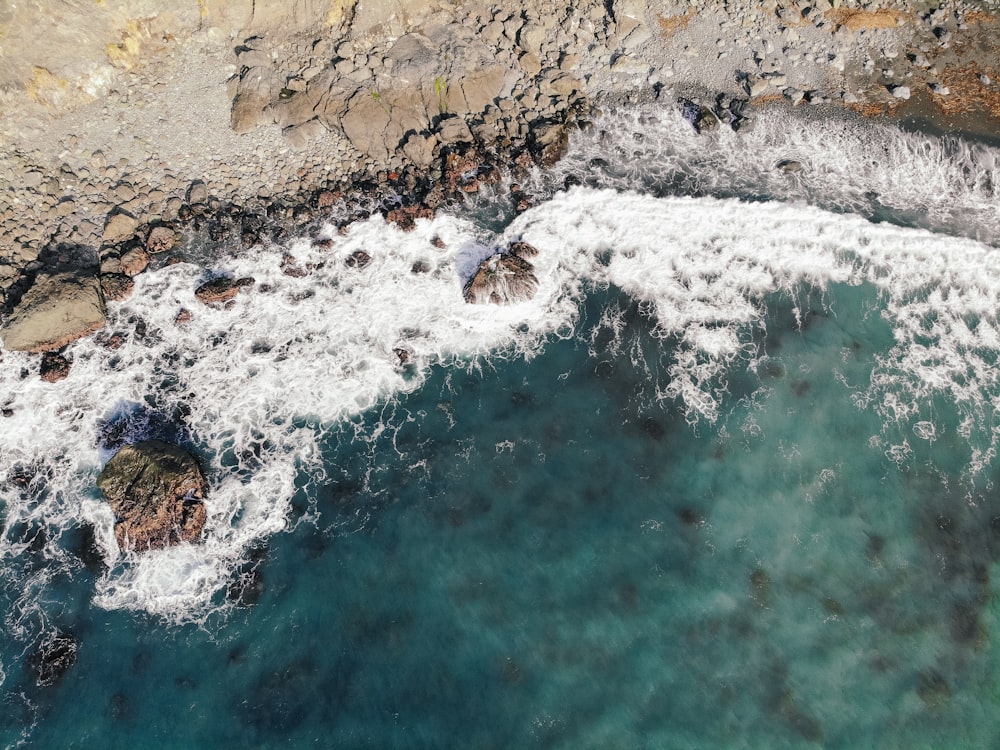 specchio d'acqua blu