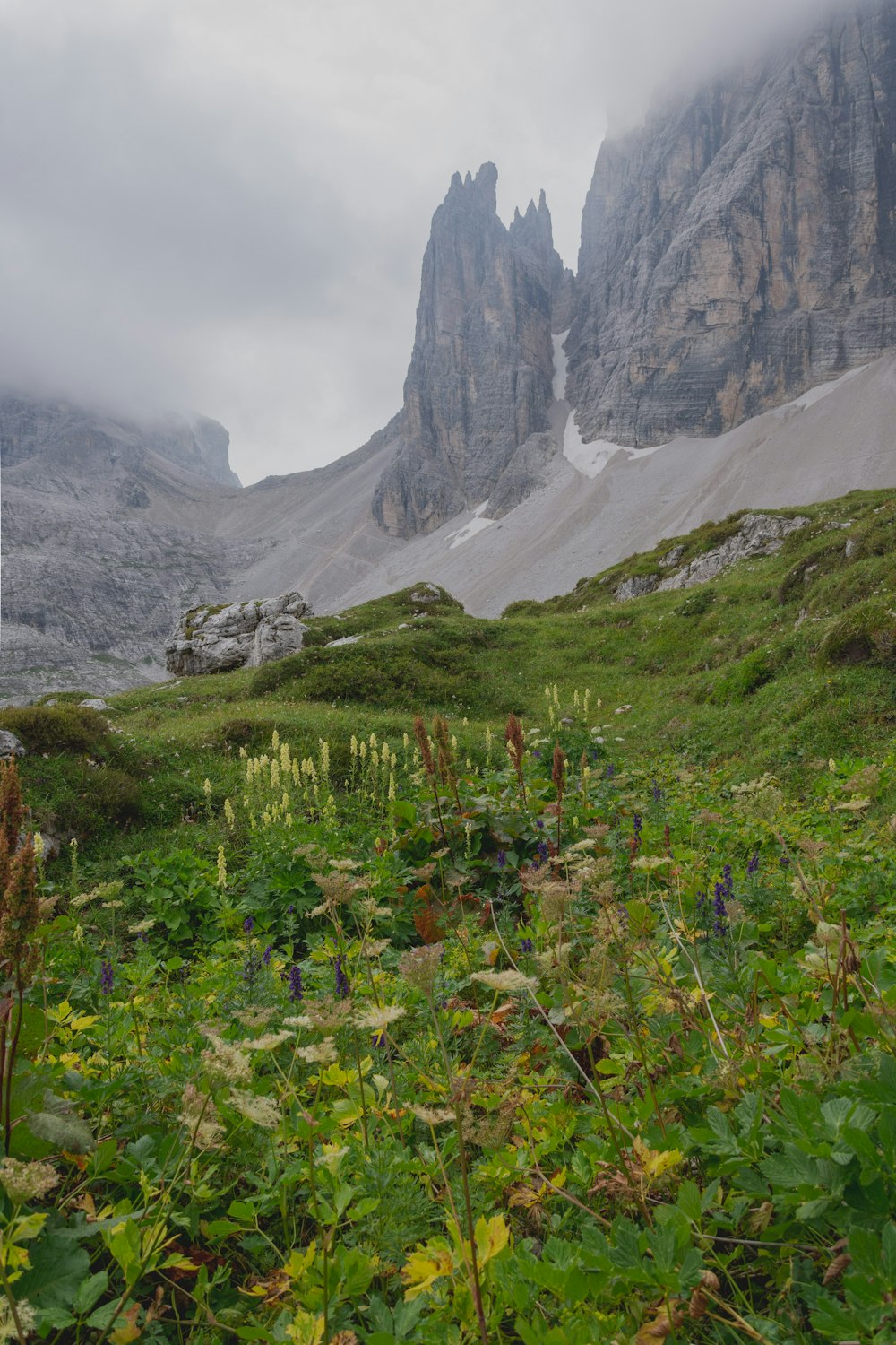 green mountain beside rocky mountain during daytime