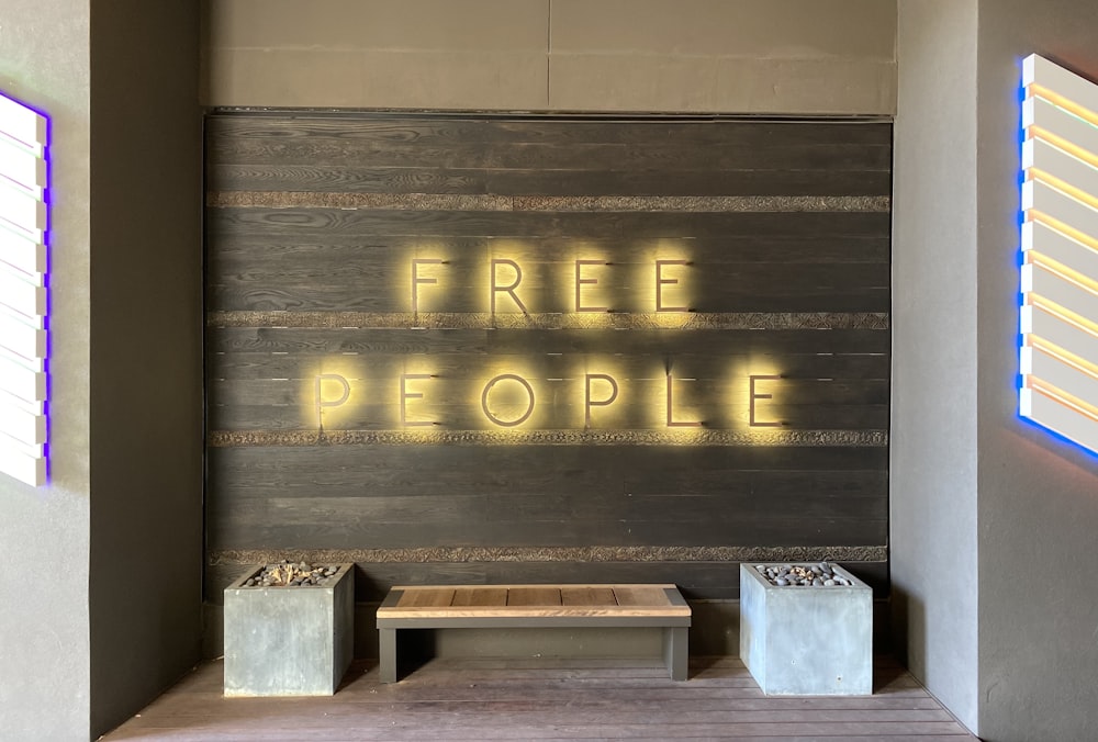 Free People table table