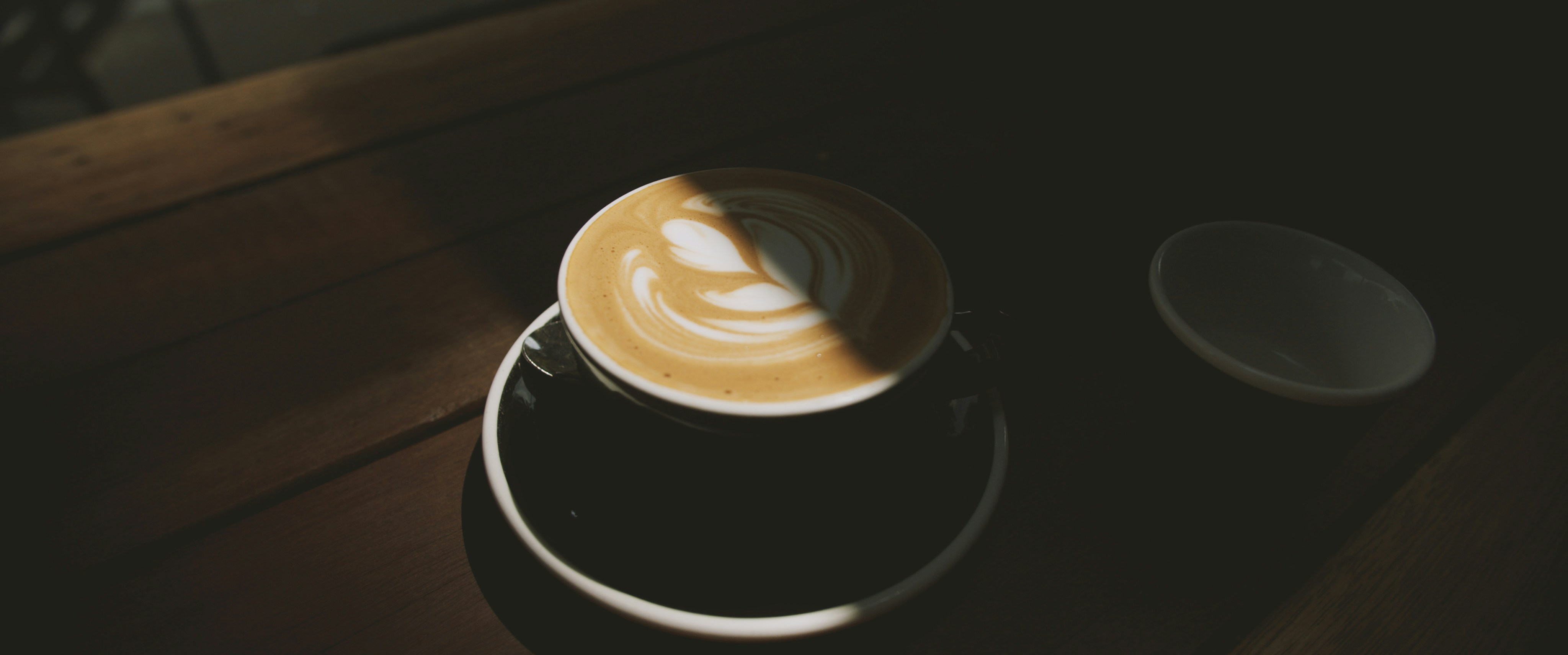 flat white with latte art - Brunch places near me