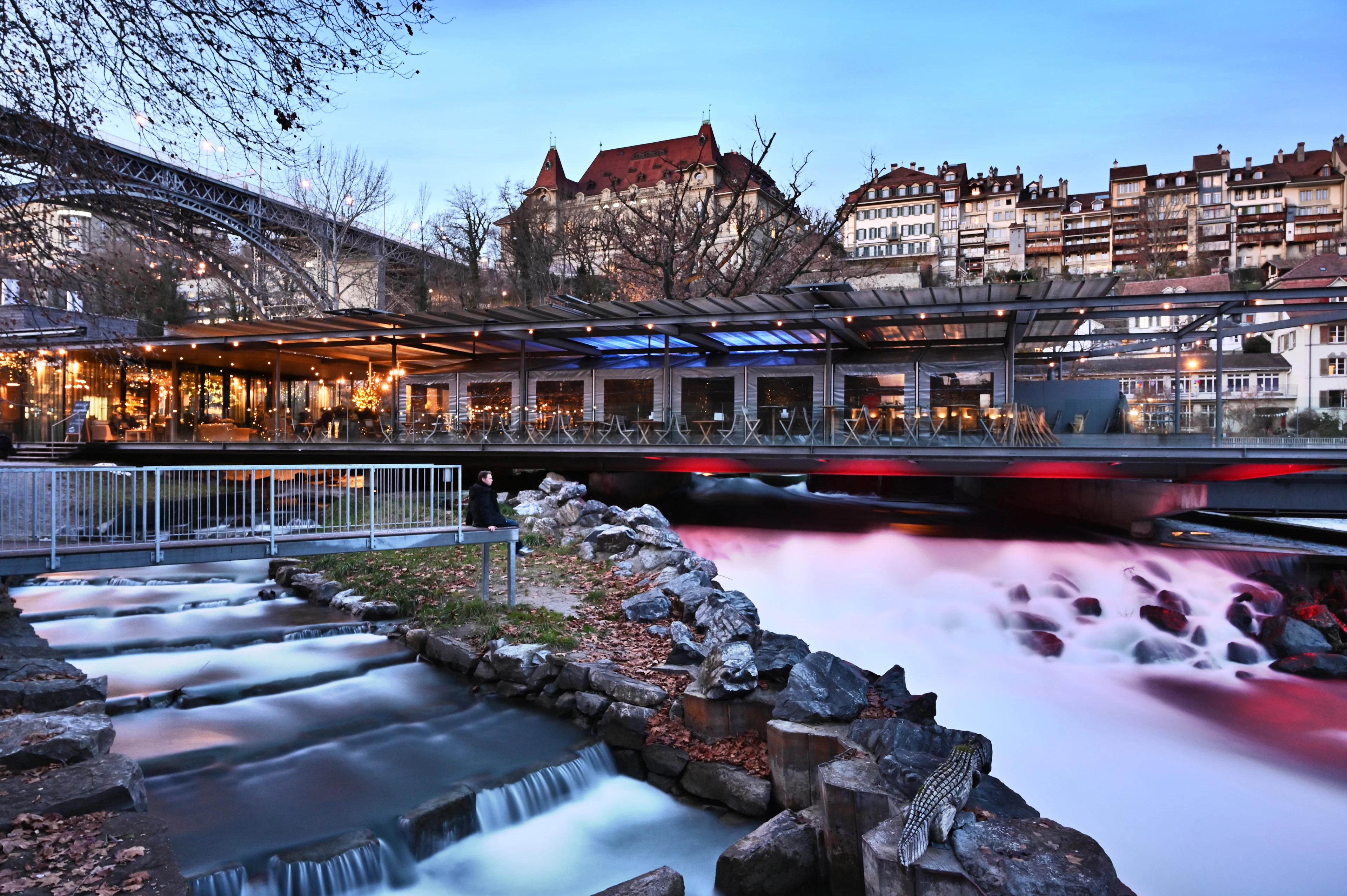 The Schwellenmätteli weir and riverside terrace on the Aare
