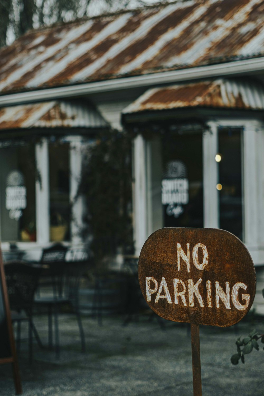 brown No Parking metal signage