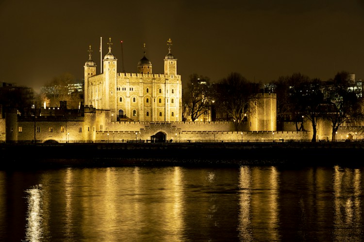 Tower of London: Nine Centuries of Royal History