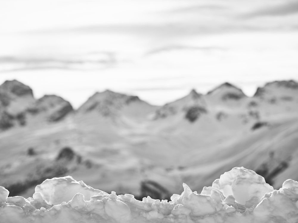 fotografia di montagna innevata