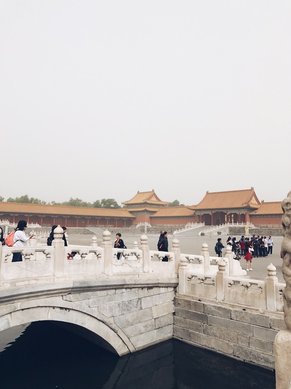 personas caminando cerca de la Ciudad Prohibida en Pekín, China, durante el día