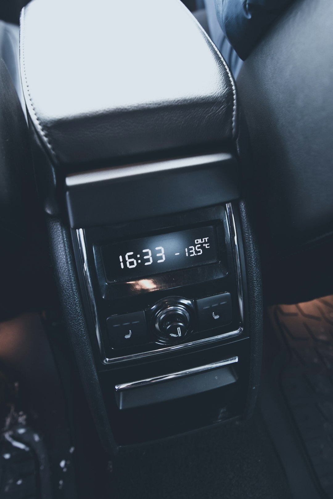 black digital car center console displaying 16:33