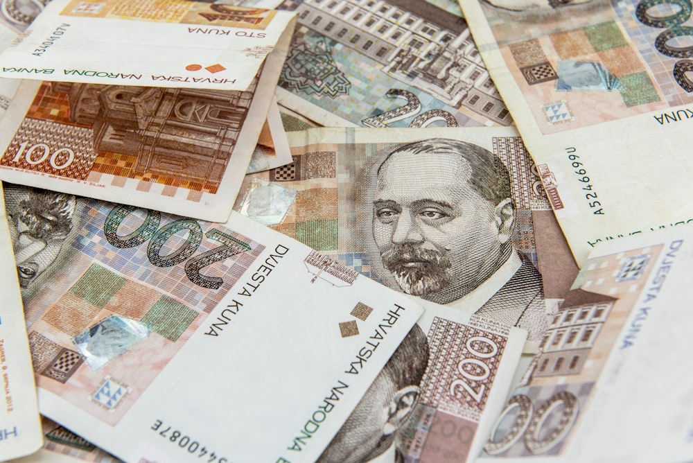 200 kuna banknotes