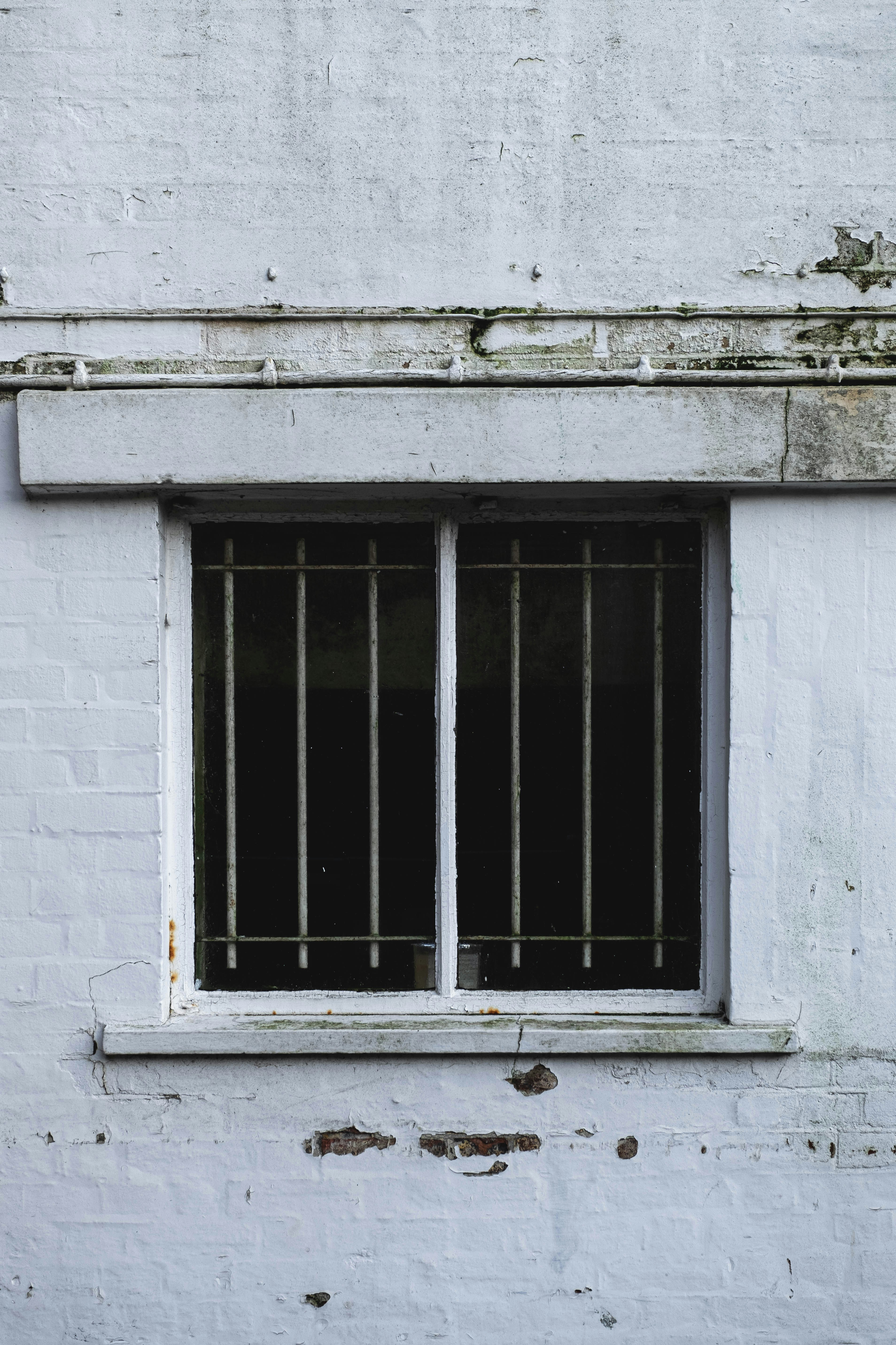 Why do these window grills have a bulge. Seen in Spain. : r/whatisthisthing, image size:3000x4500