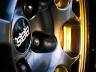 3D render of the 9rs wheel in matt gold, showing detailed texture and finish.