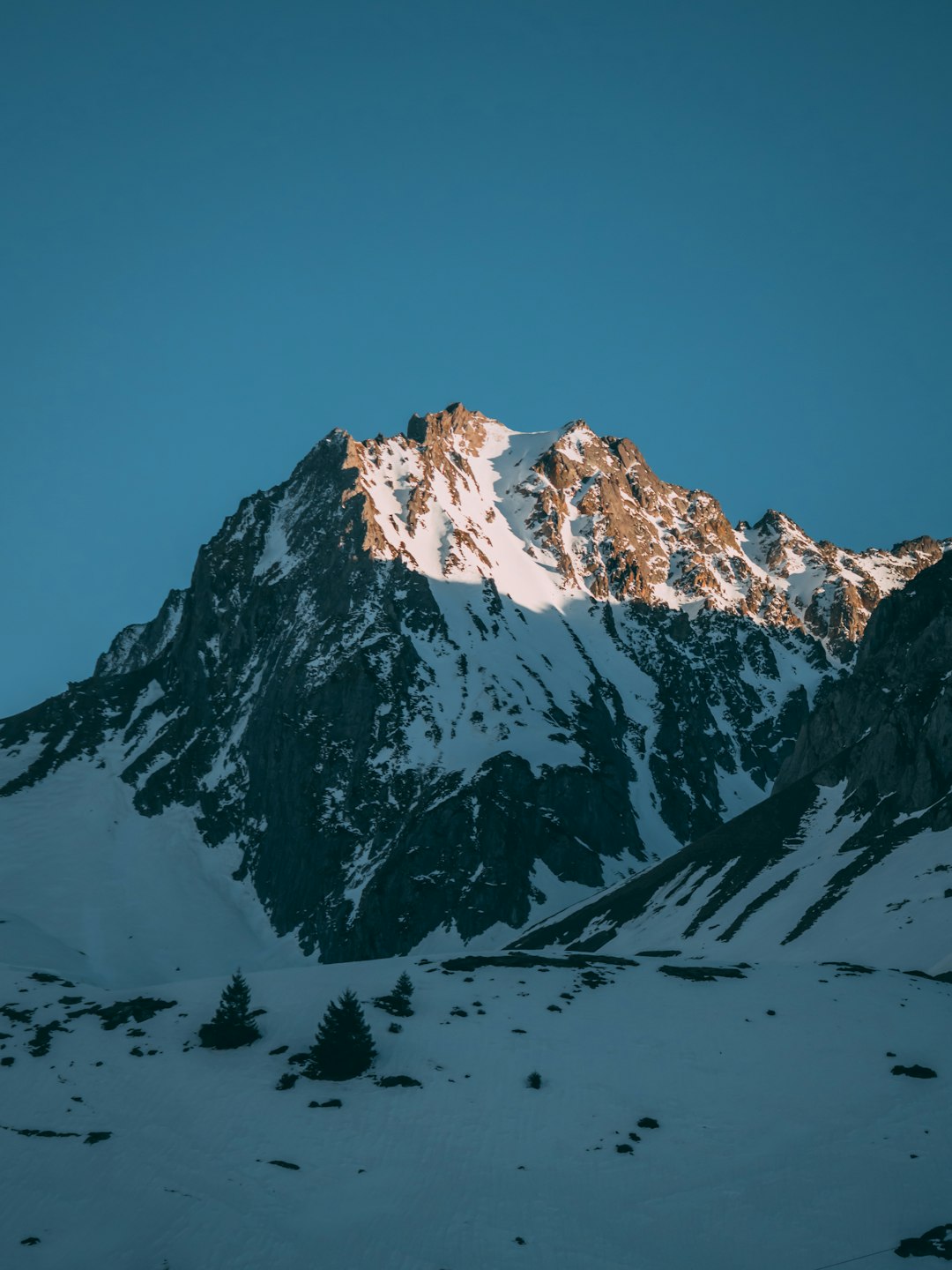 photo of Luz-Saint-Sauveur Glacial landform near Lesponne