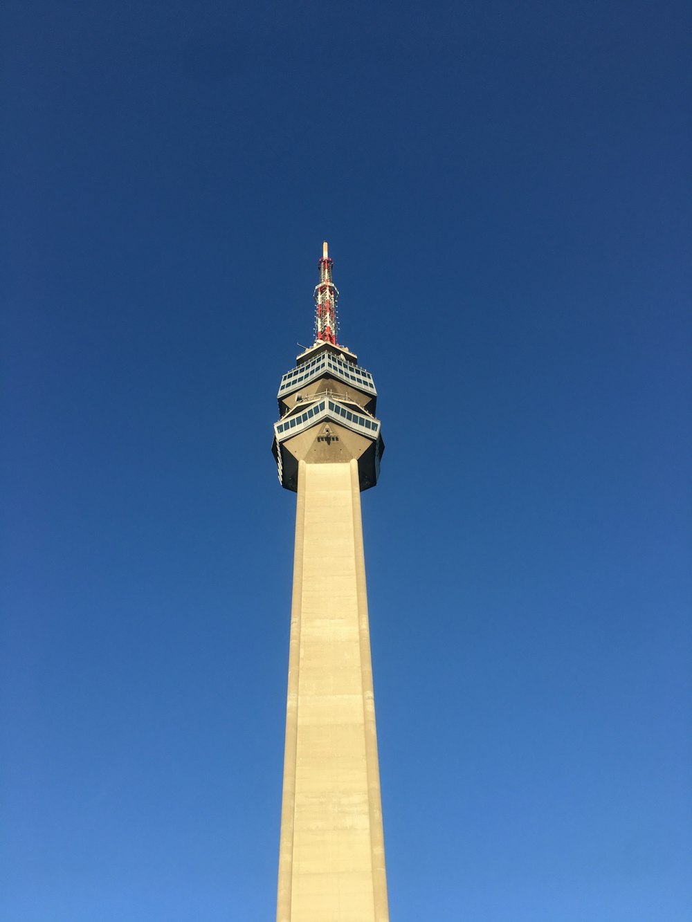 close-up photography of tower during daytime