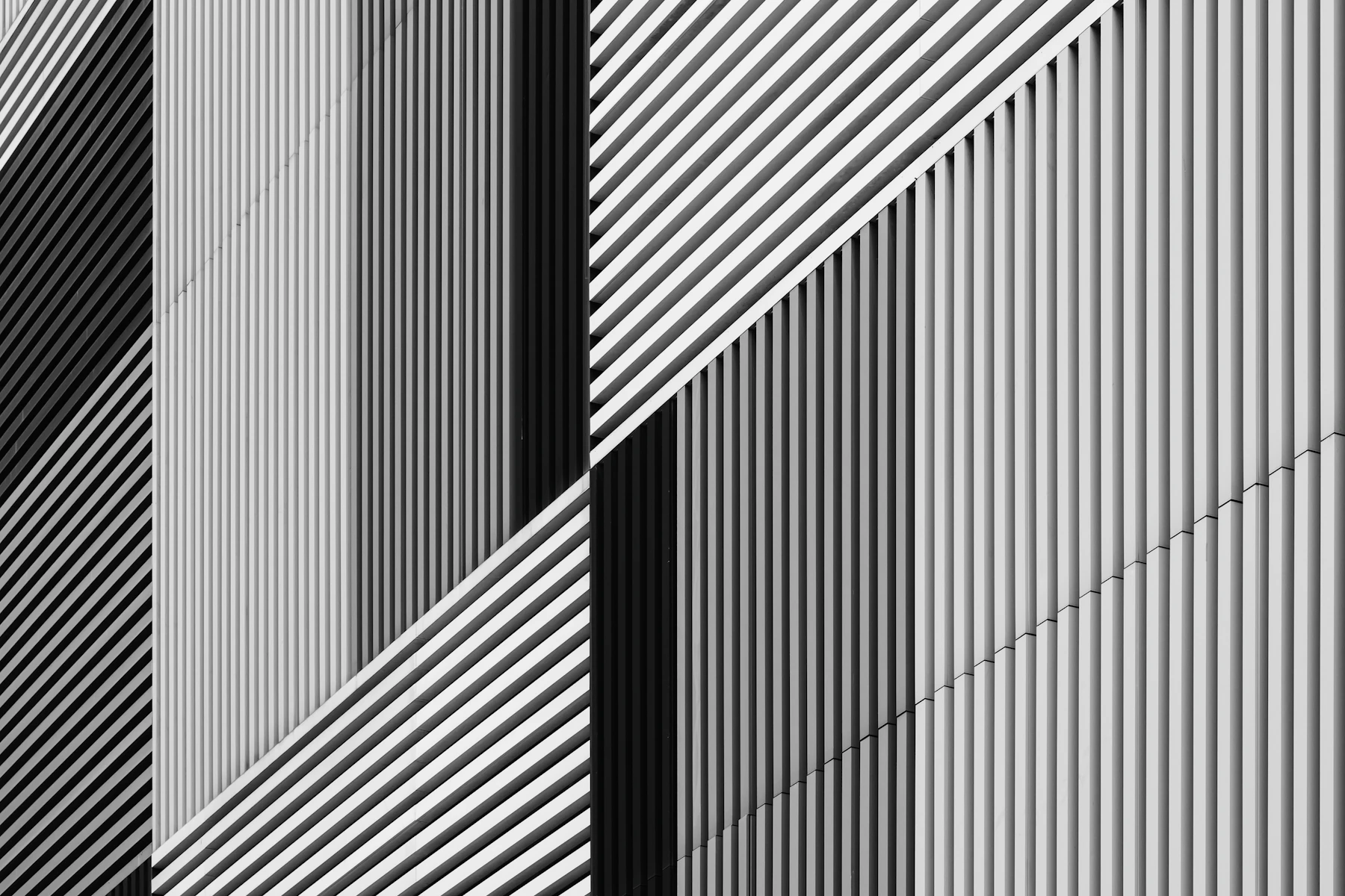 Mur modulaire aux motifs répétés, noir et blanc