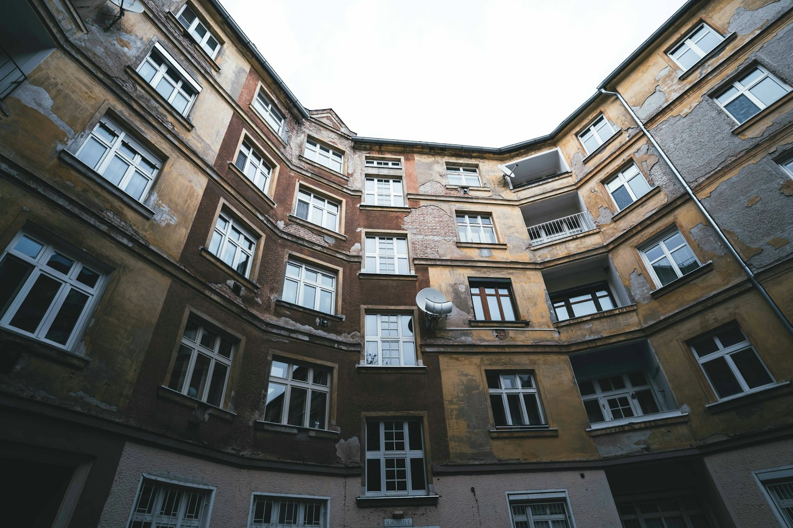 ZEISS Batis 18mm F2.8 sample photo. Brown and beige building photography