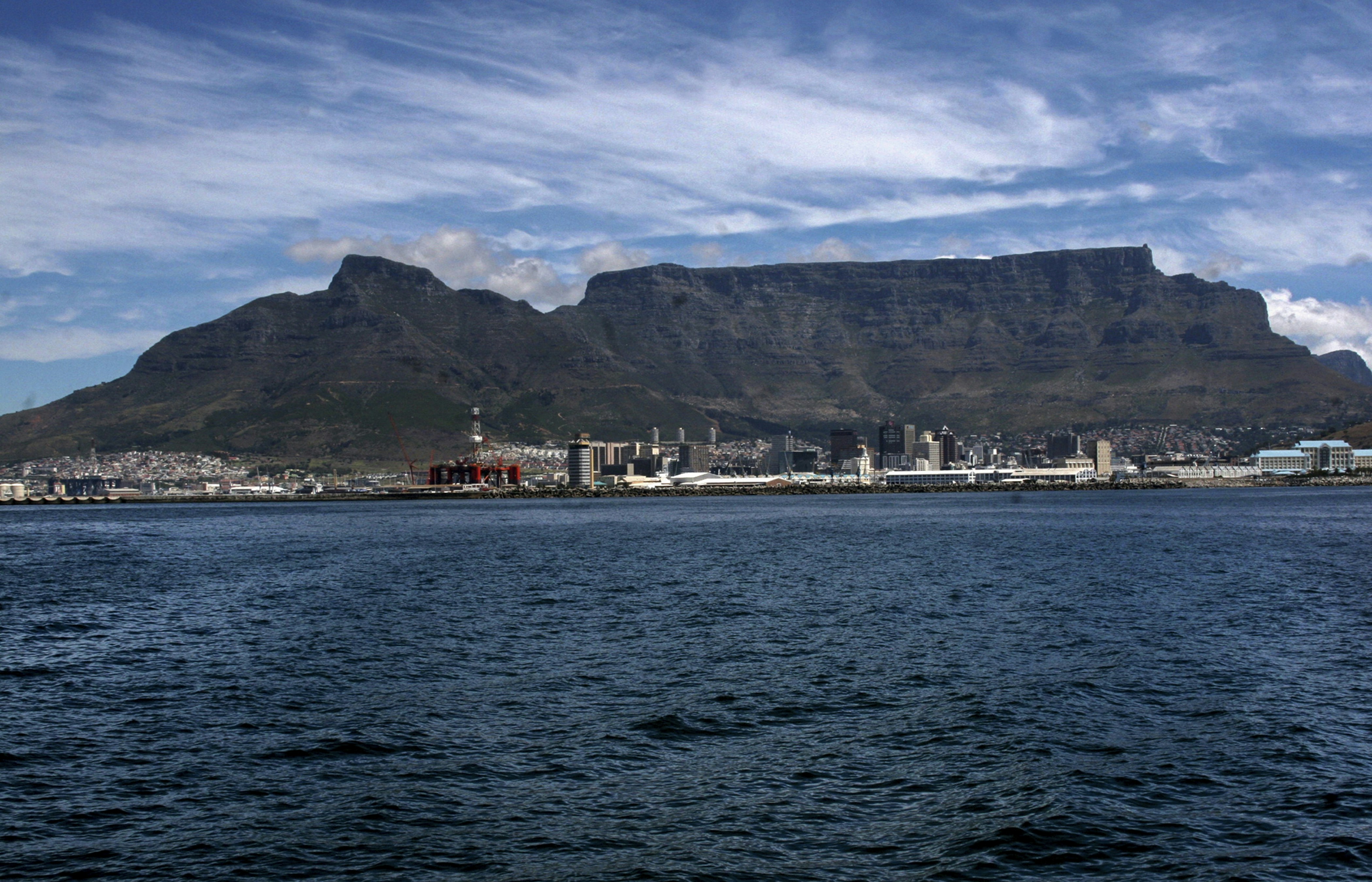 gray sea cliff during daytime