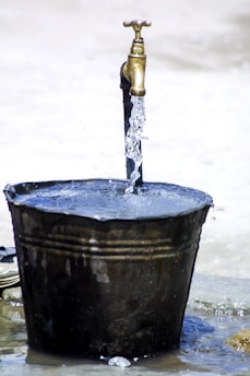 A bathtub filling with water while the drain is wide open, symbolizing SaaS churn.
