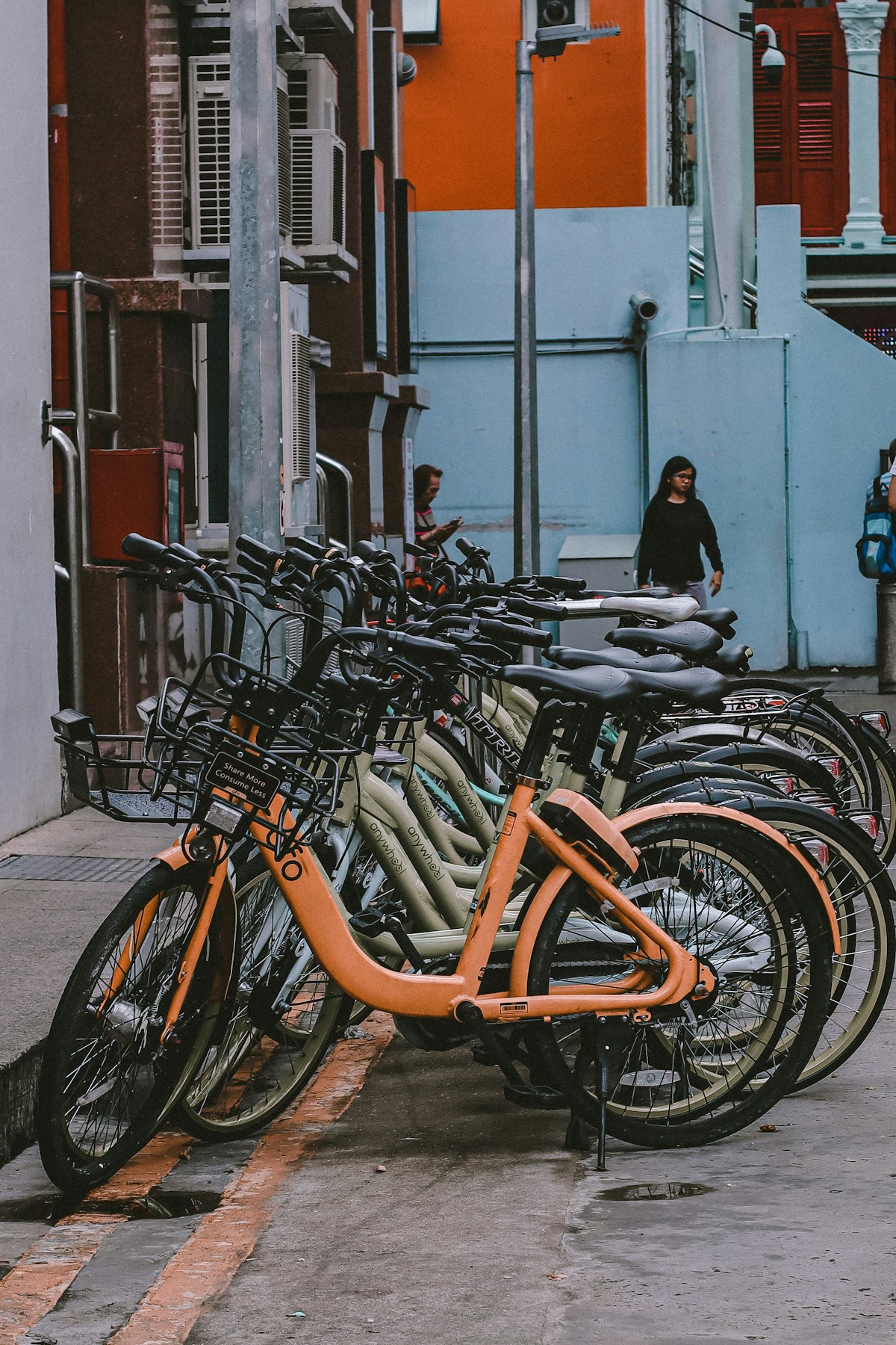 Bicicletas estacionadas — mobilidade sustentável e ciclovias no Butantã