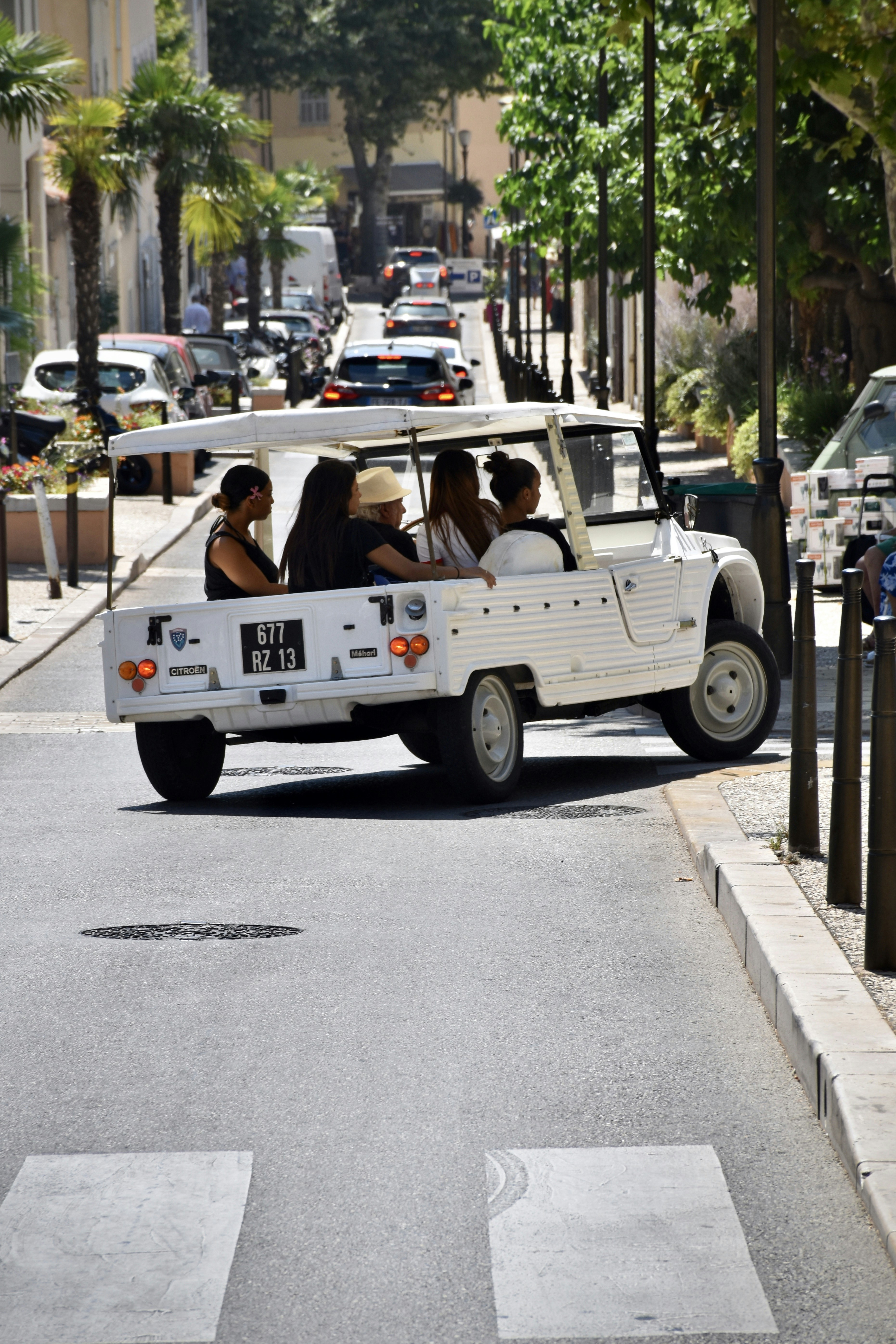Citroen Mehari, transportation mediterránee: 4 beauties and an old driver. Wish I was on board :-)