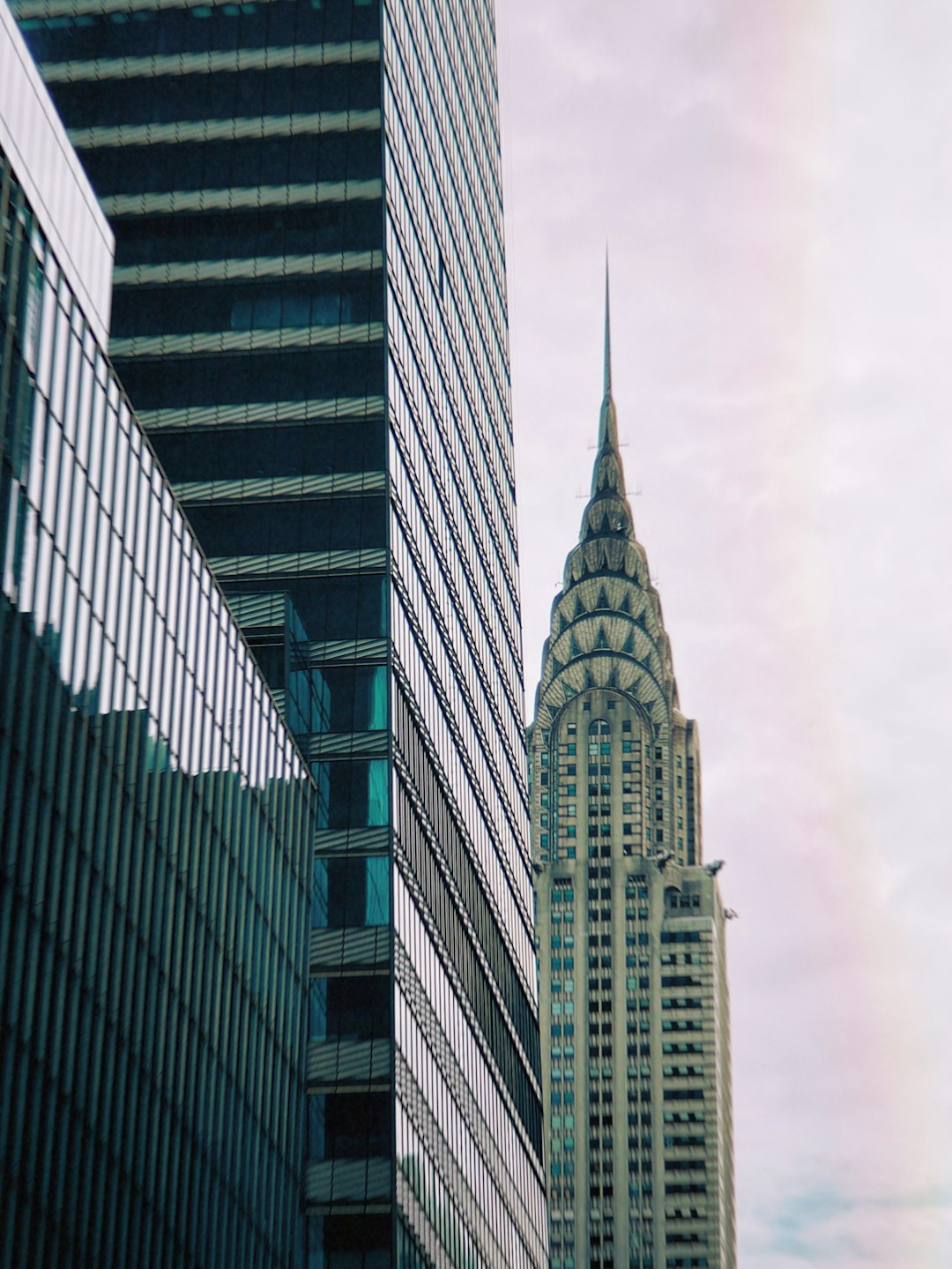 gray high-rise building