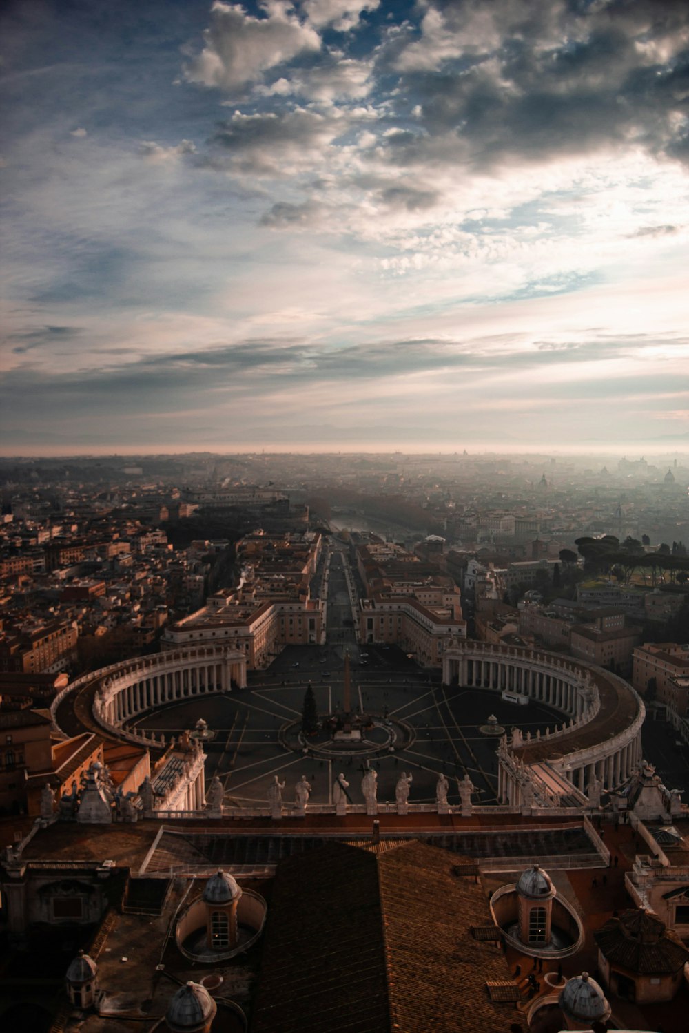 une vue d’une ville d’un point de vue élevé