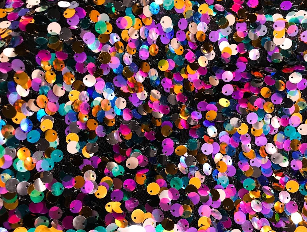 décor de paillettes multicolores