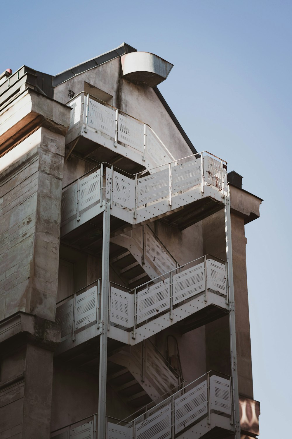 brown concrete building