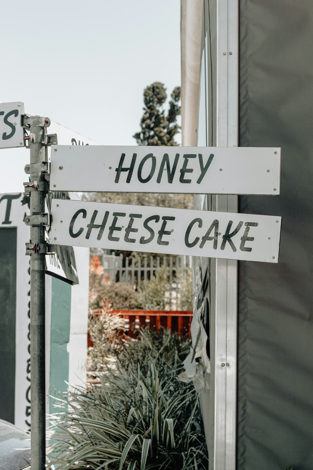 Honey and Cheese Cake signage