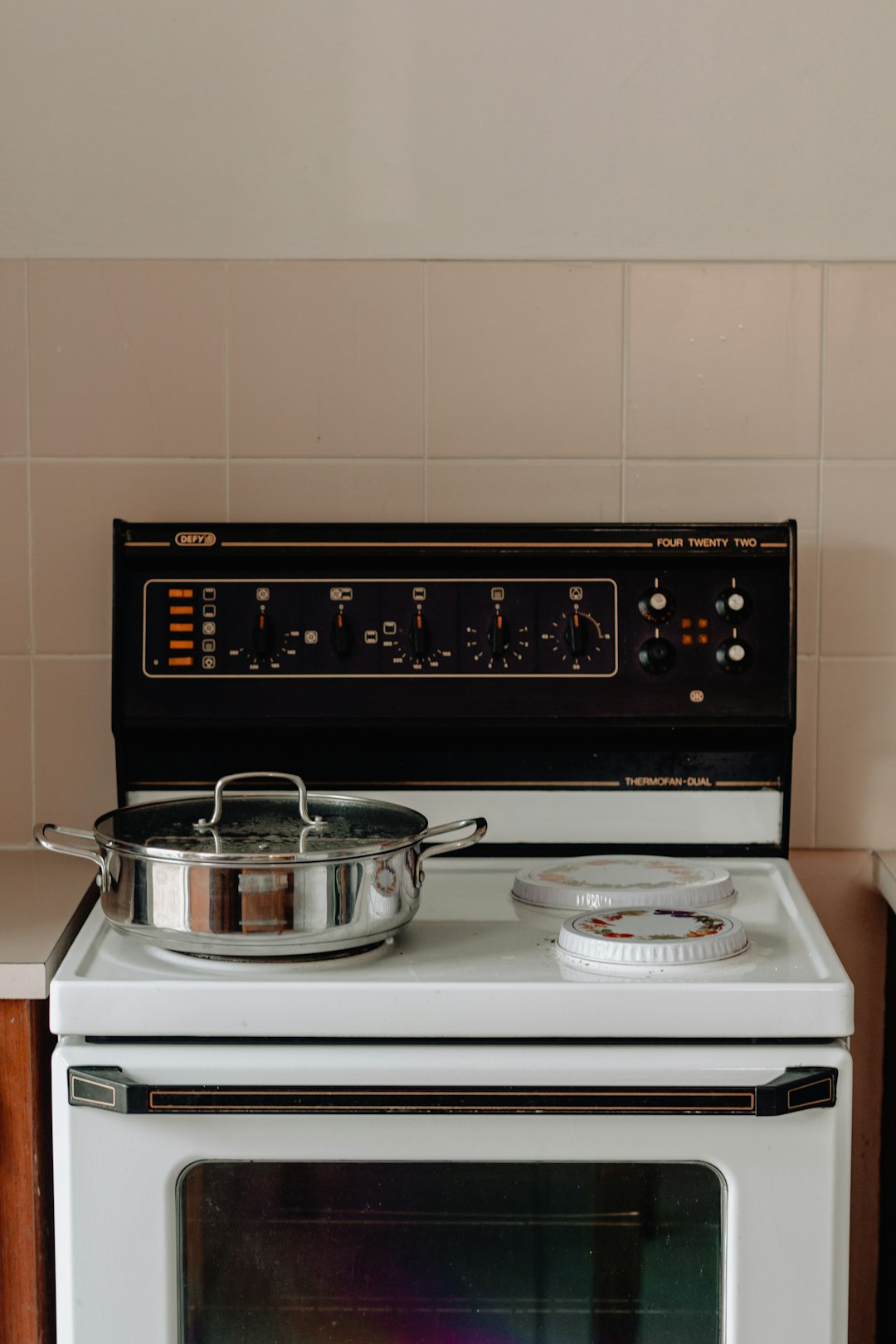 white and black induction stove oven