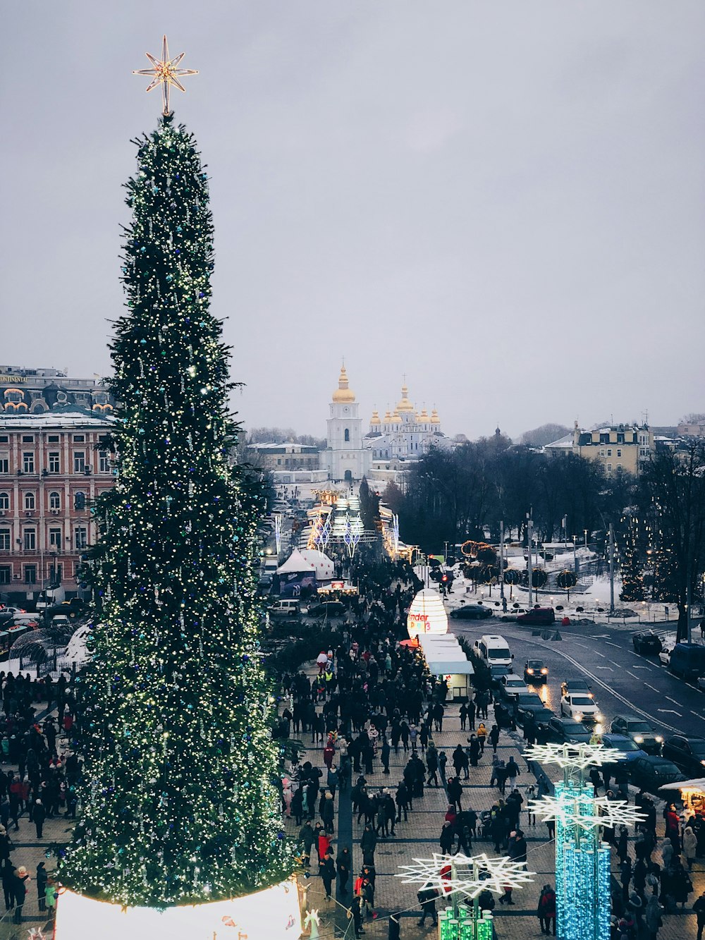 shallow focus photo of holiday tree