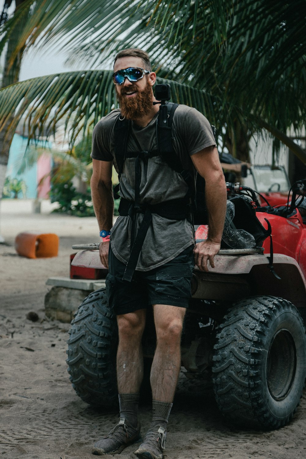 shallow focus photo of man in black T-shirt