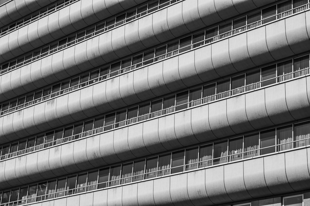 a black and white photo of a building